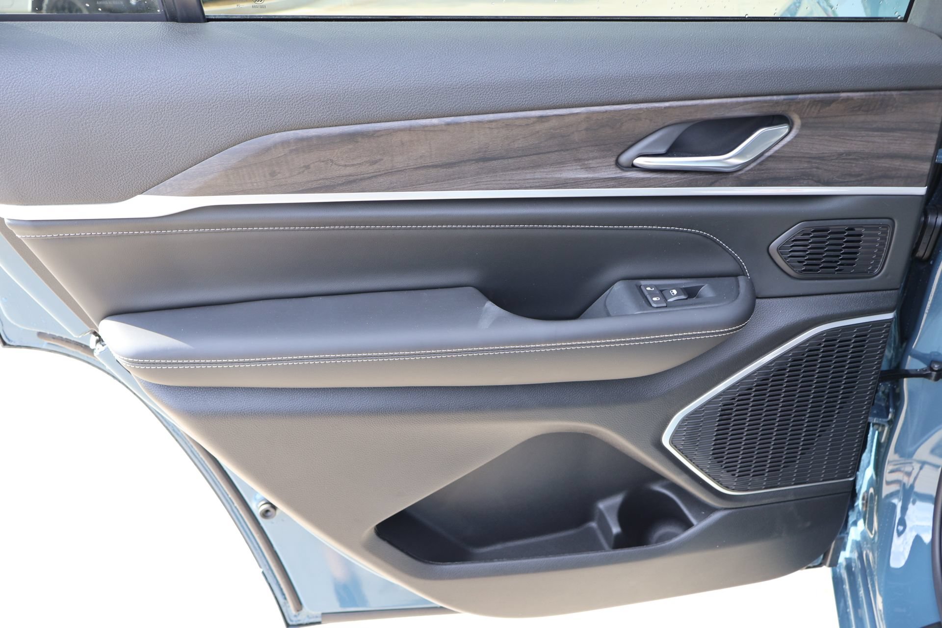 New 2026 Jeep Grand Cherokee L Limited AWD/4WD image 17