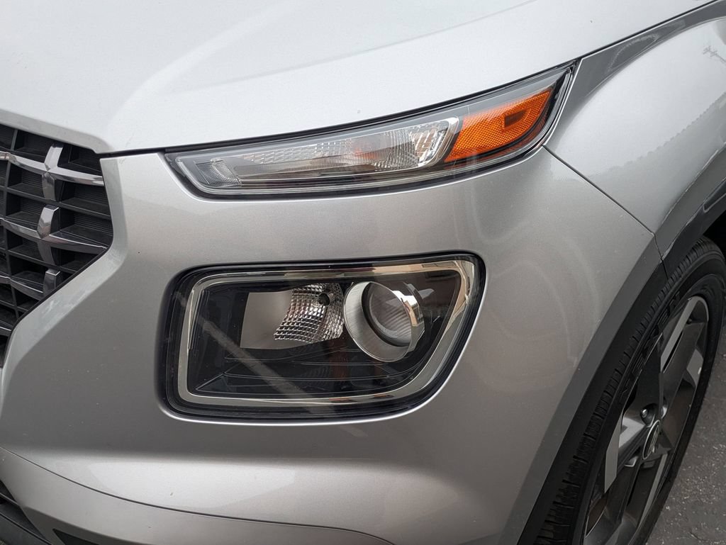 Used 2025 Hyundai Venue SEL FWD image 13