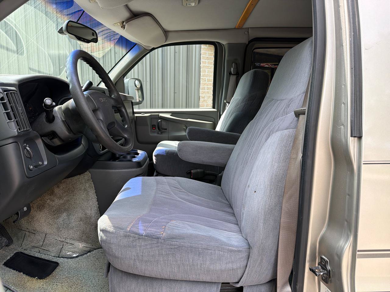 Used 2003 GMC Savana 1500 w/ Preferred Equipment Group 3 RWD image 9
