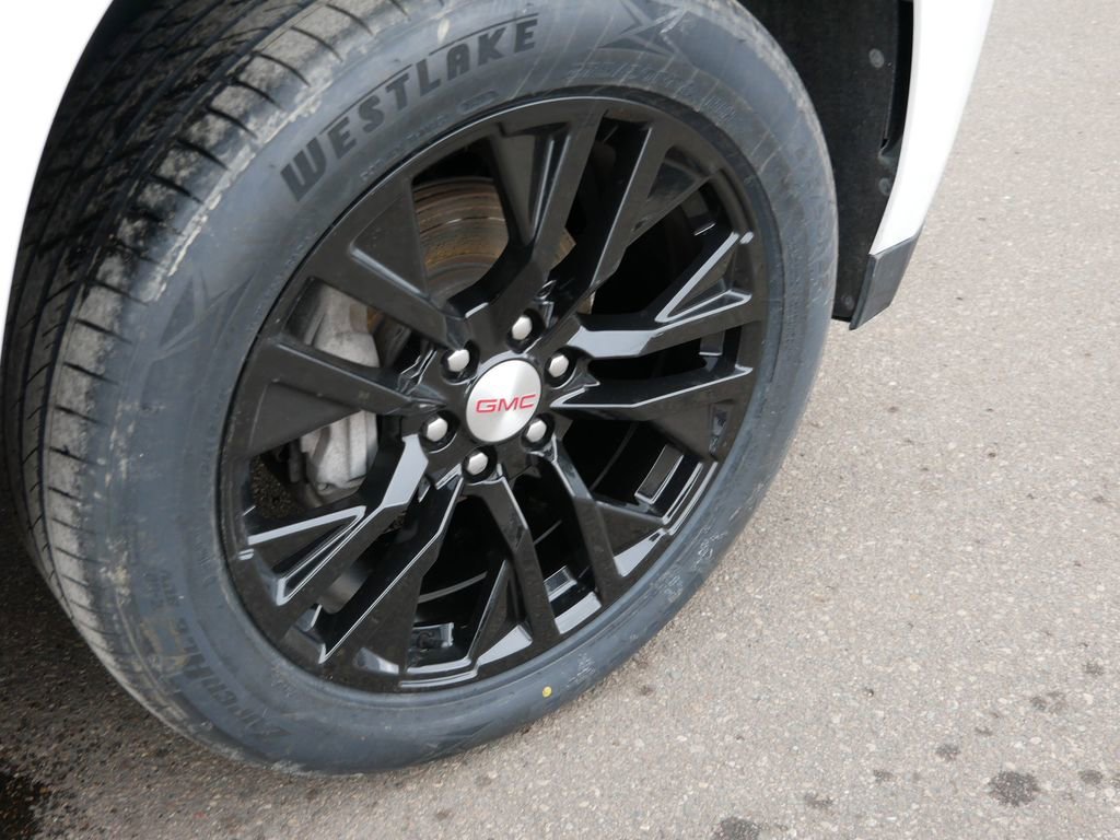 Used 2024 GMC Yukon SLE image 9