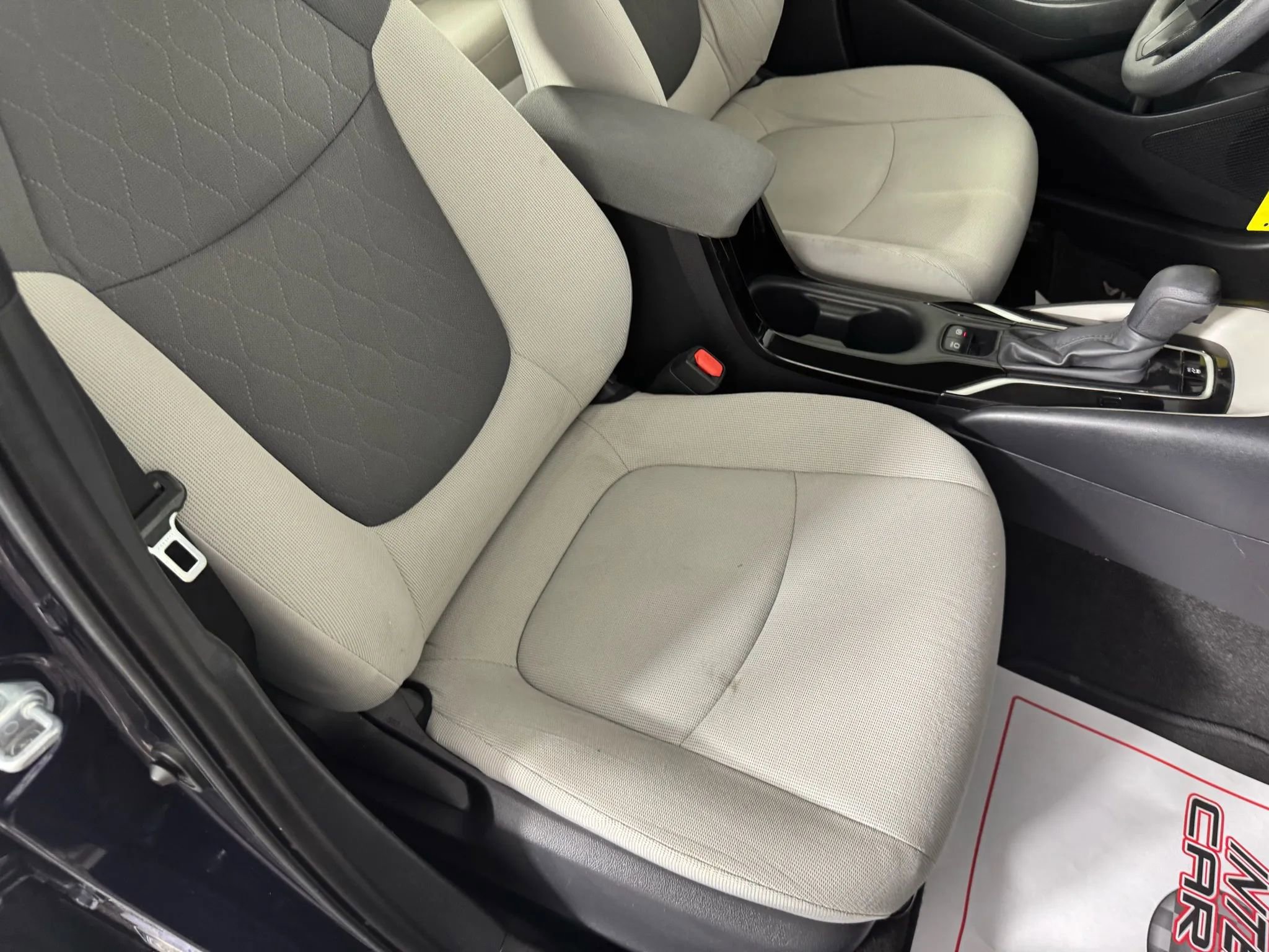 Used 2021 Toyota Corolla LE image 34