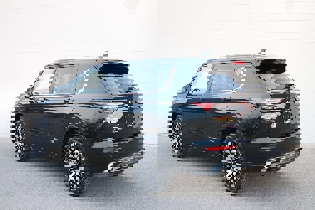 Used 2025 Mitsubishi Outlander SE image 3