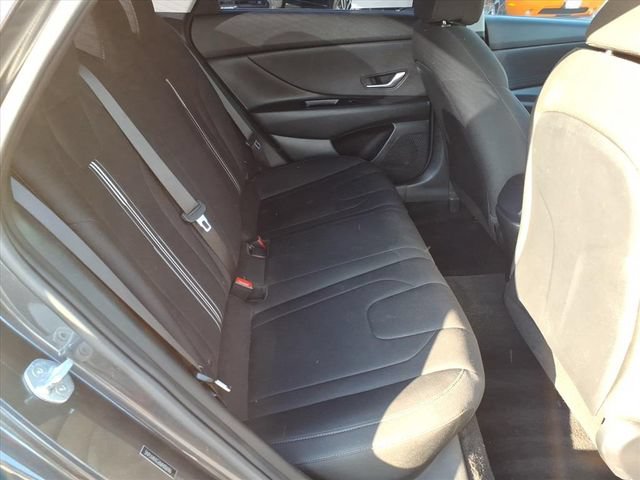 Used 2021 Hyundai Elantra SEL FWD image 20