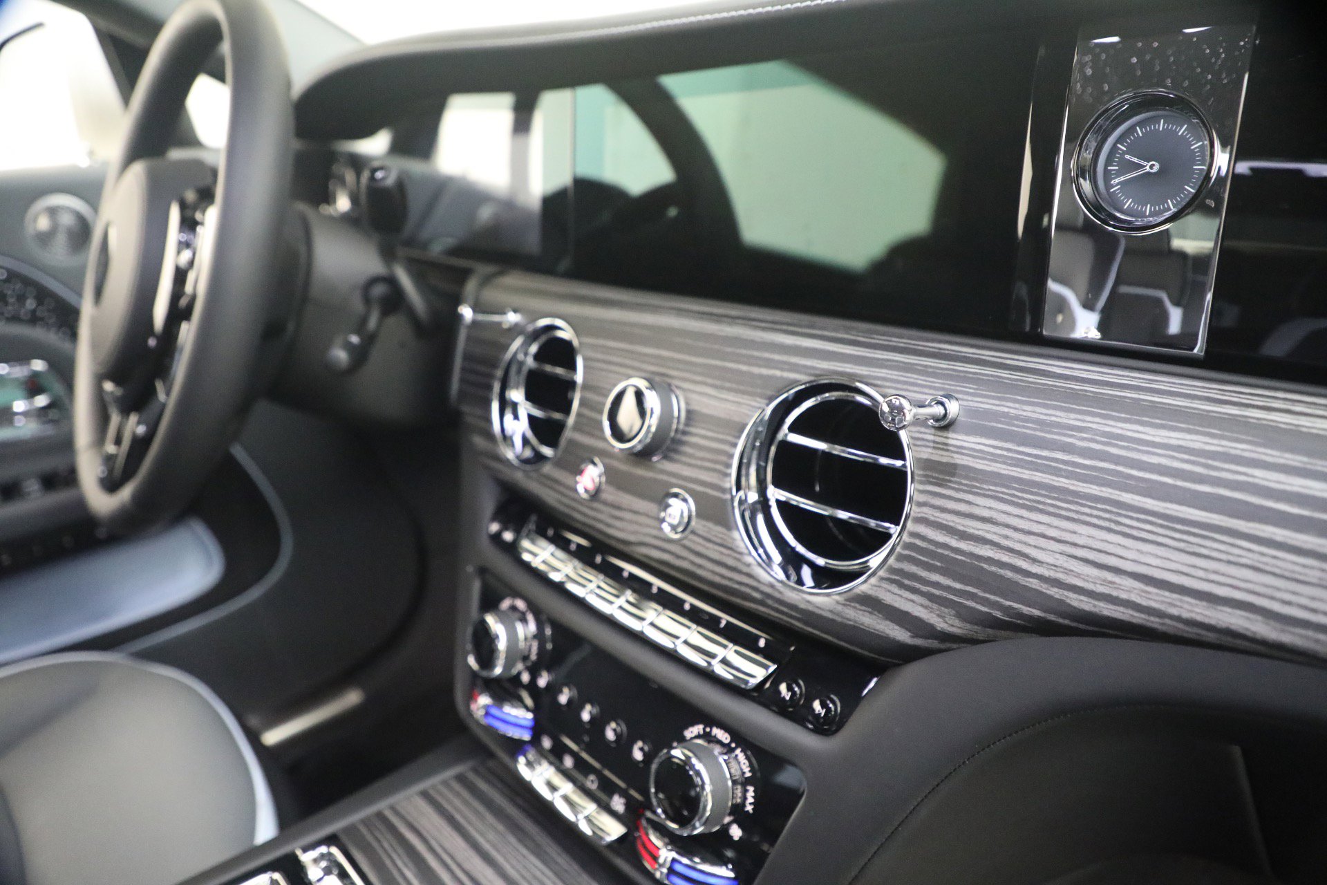 Certified 2026 Rolls-Royce Spectre AWD/4WD image 28