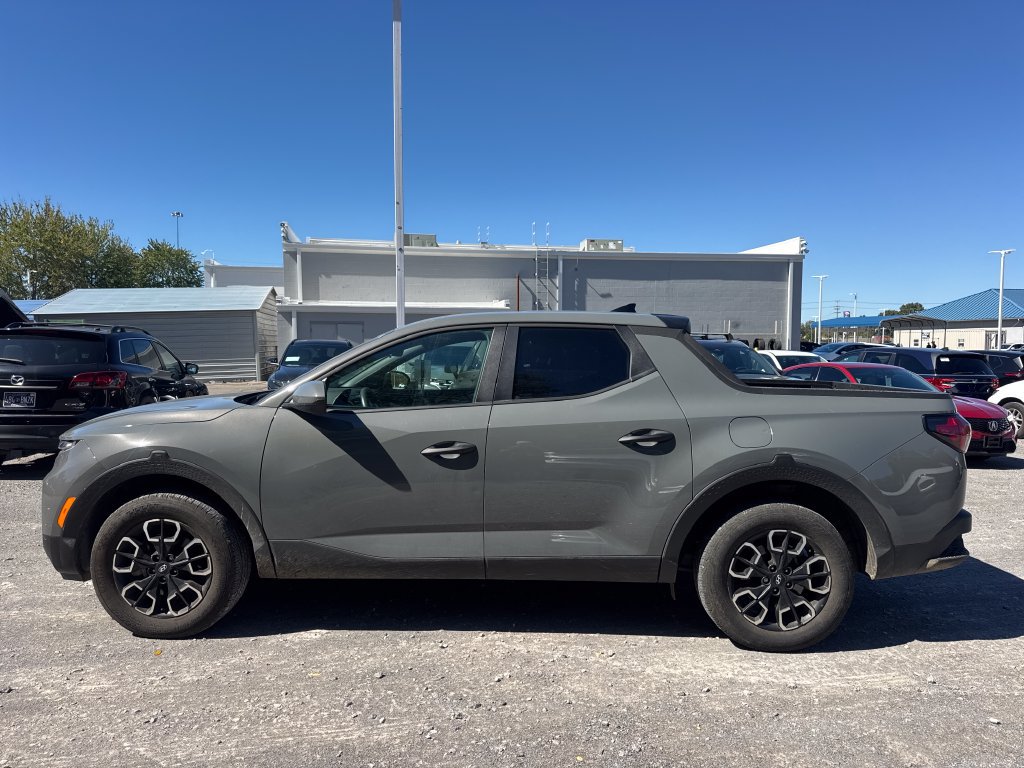 Used 2023 Hyundai Santa Cruz SE FWD image 2
