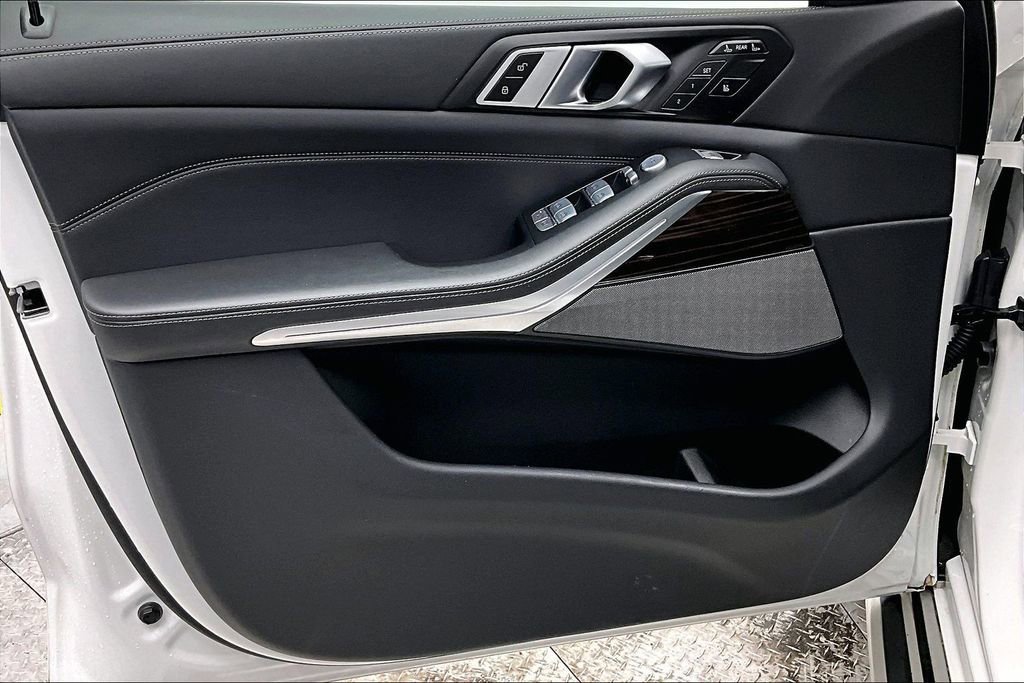 Used 2025 BMW X7 xDrive40i image 18