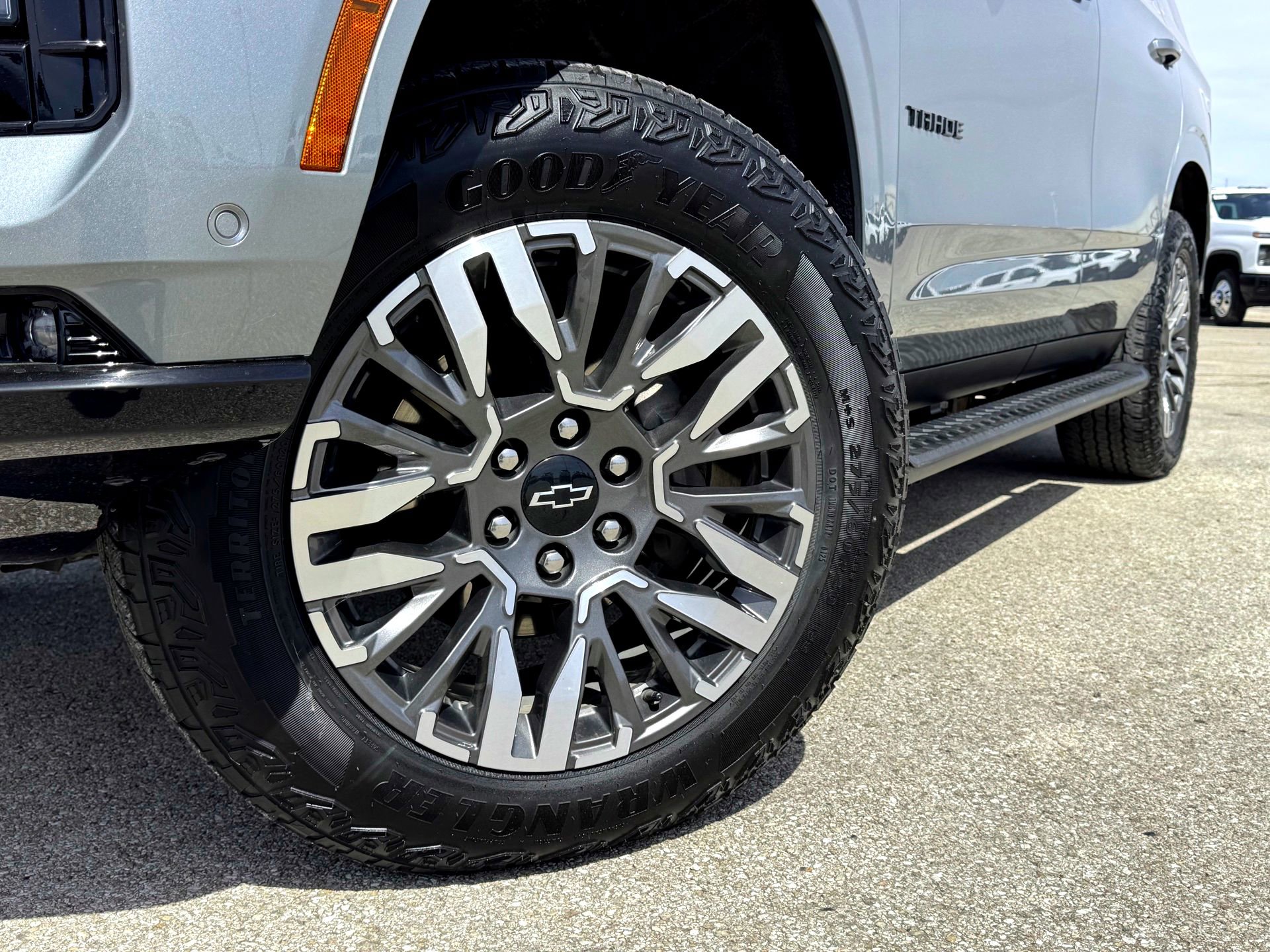 Used 2025 Chevrolet Tahoe Z71 image 2