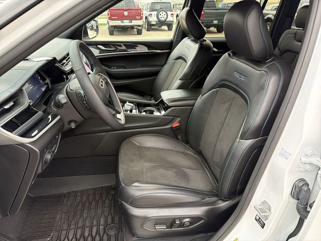 Used 2022 Jeep Grand Cherokee Trailhawk w/ Luxury Tech Group III AWD/4WD image 13