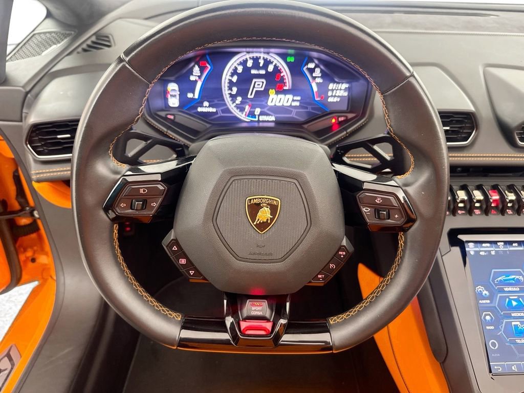 Used 2020 Lamborghini Huracan EVO image 11