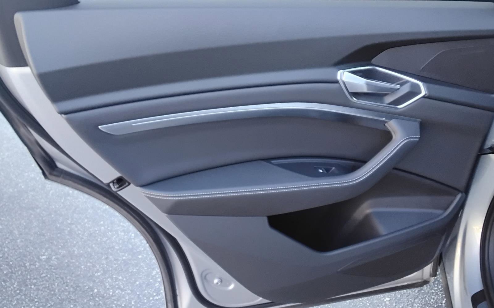 Certified 2022 Audi e-tron Premium w/ Convenience Plus Package image 19