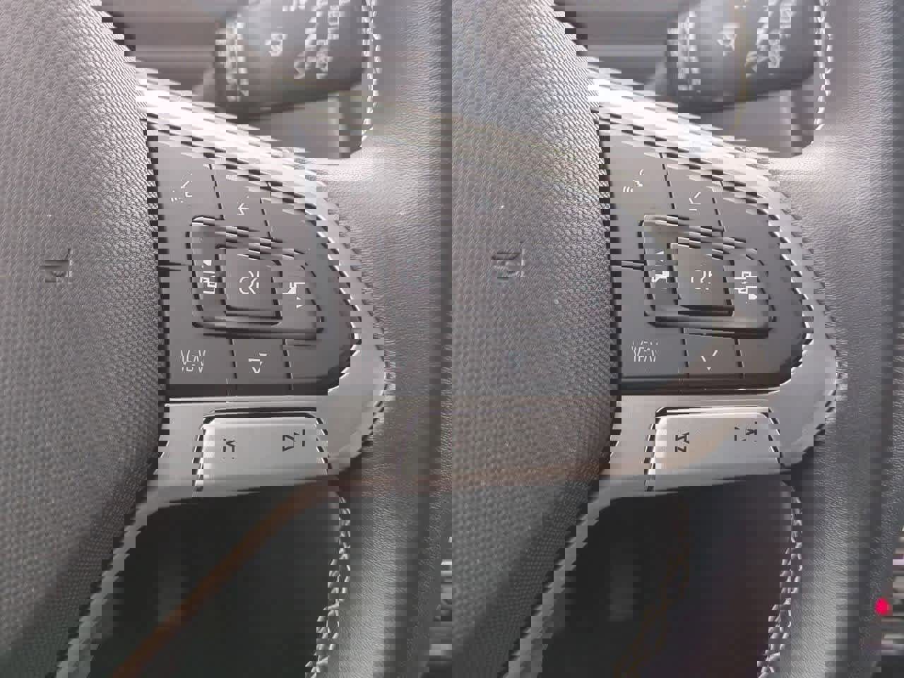 Used 2022 Volkswagen Tiguan SE image 23