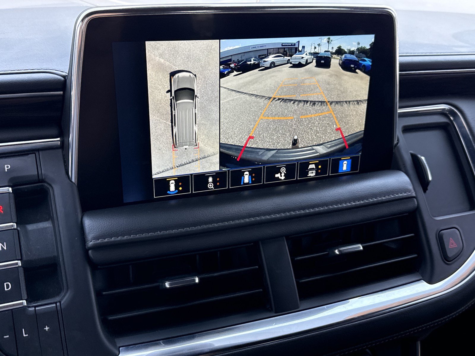 Used 2022 Chevrolet Tahoe LT w/ LT Signature Package RWD image 29