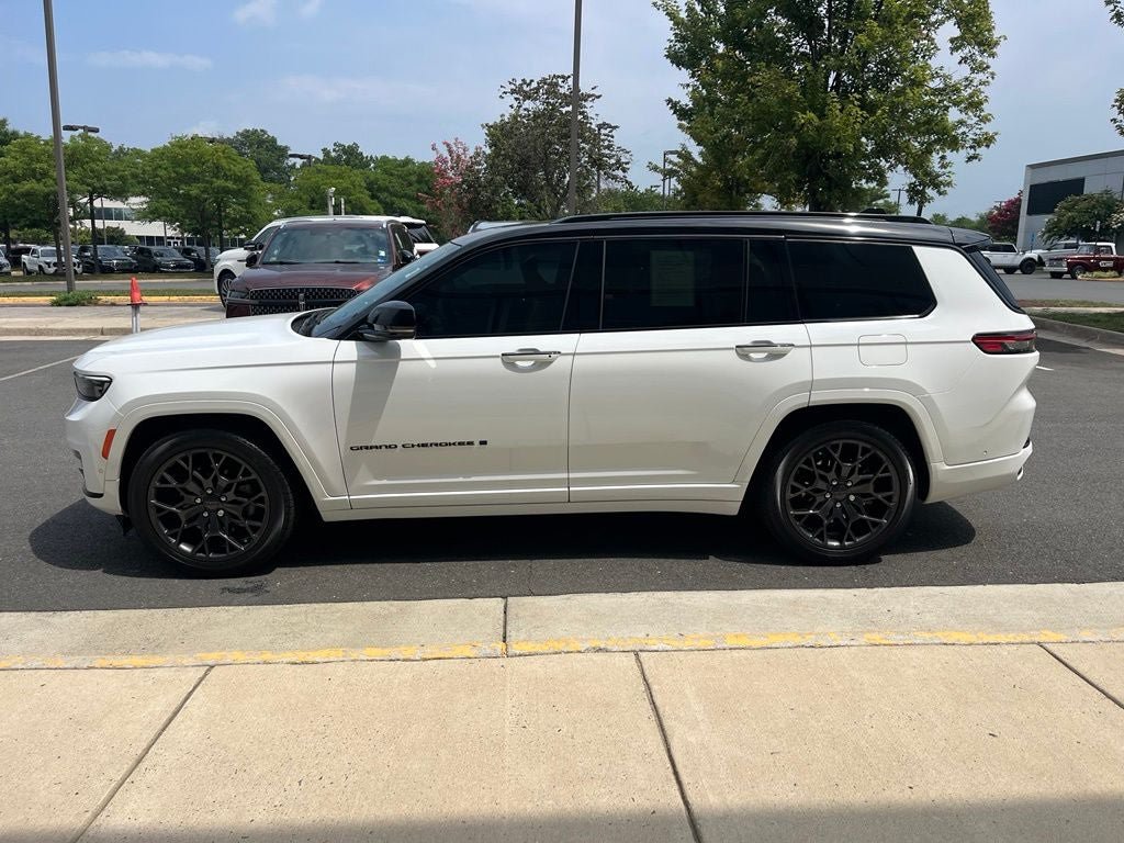 Used 2023 Jeep Grand Cherokee L Summit AWD/4WD image 5