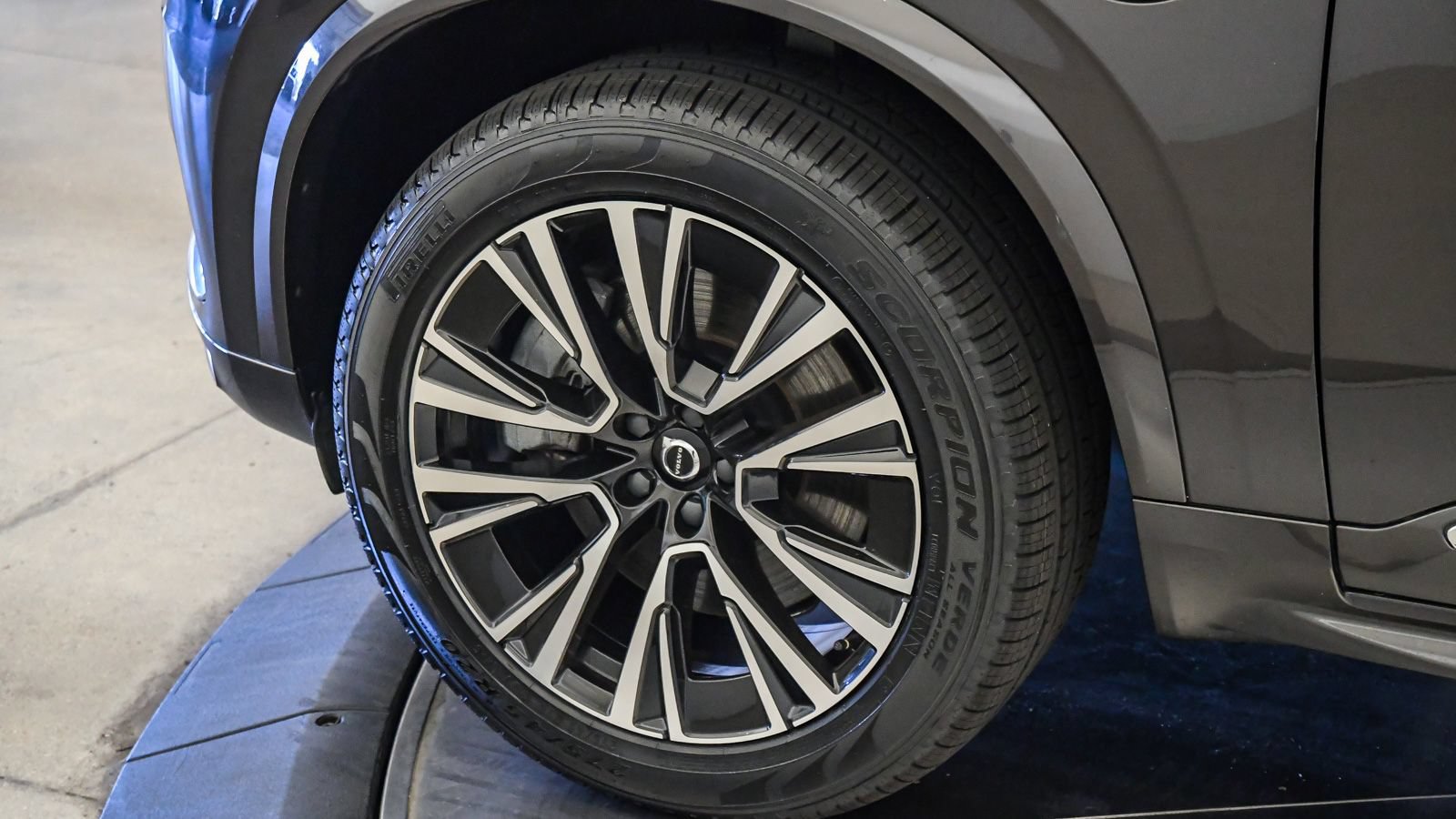 Certified 2024 Volvo XC90 T8 Core AWD/4WD image 10