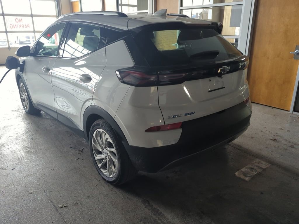 Used 2023 Chevrolet Bolt EUV LT image 4