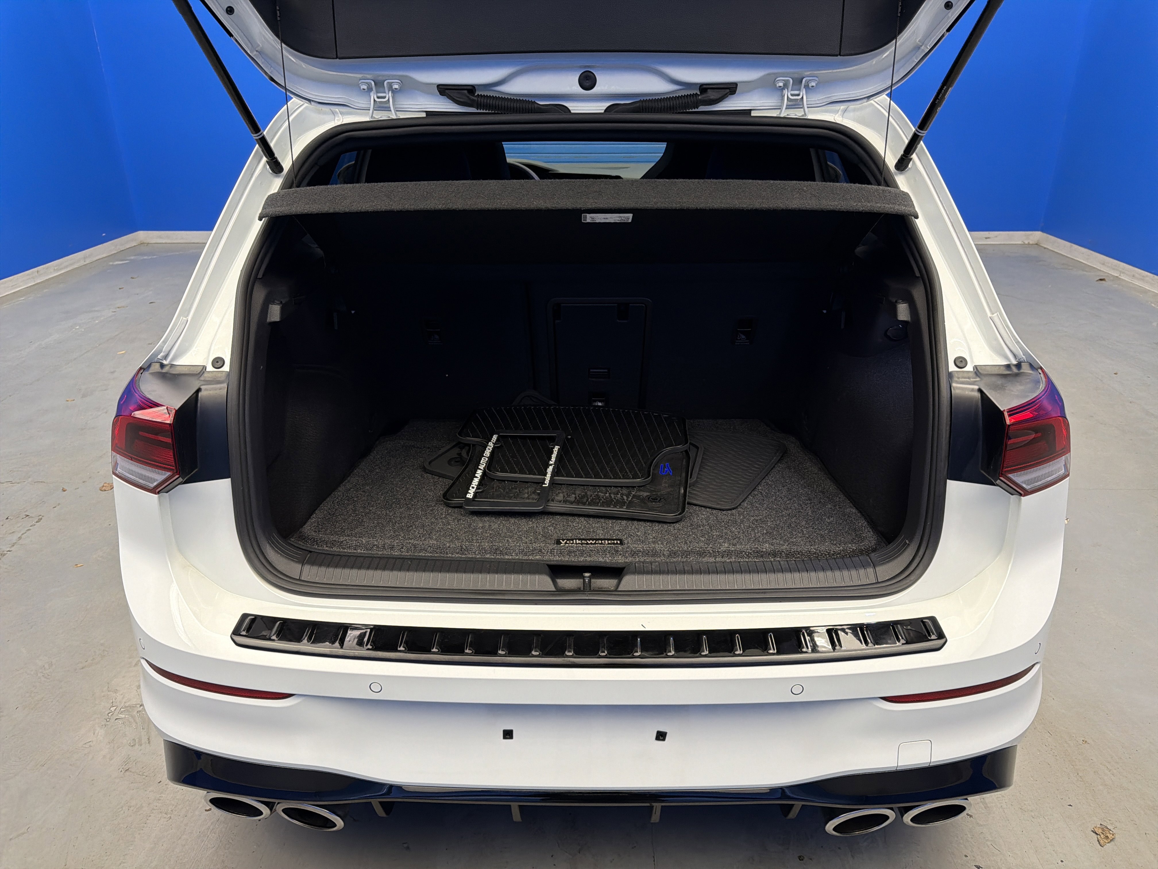 Used 2024 Volkswagen Golf R image 30