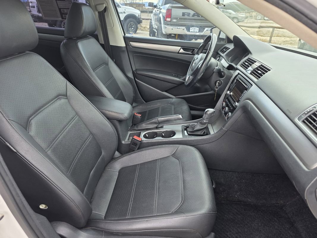Used 2015 Volkswagen Passat TDI SE FWD image 10