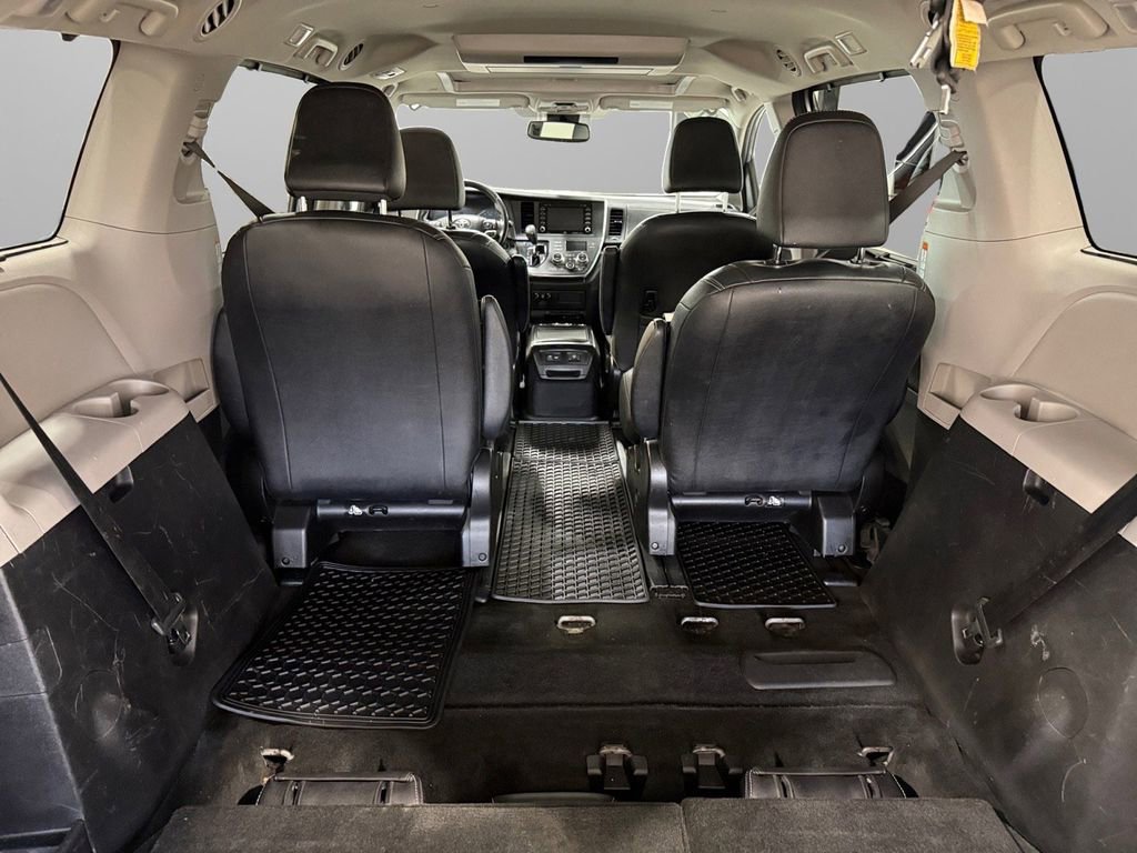 Used 2019 Toyota Sienna SE AWD/4WD image 5