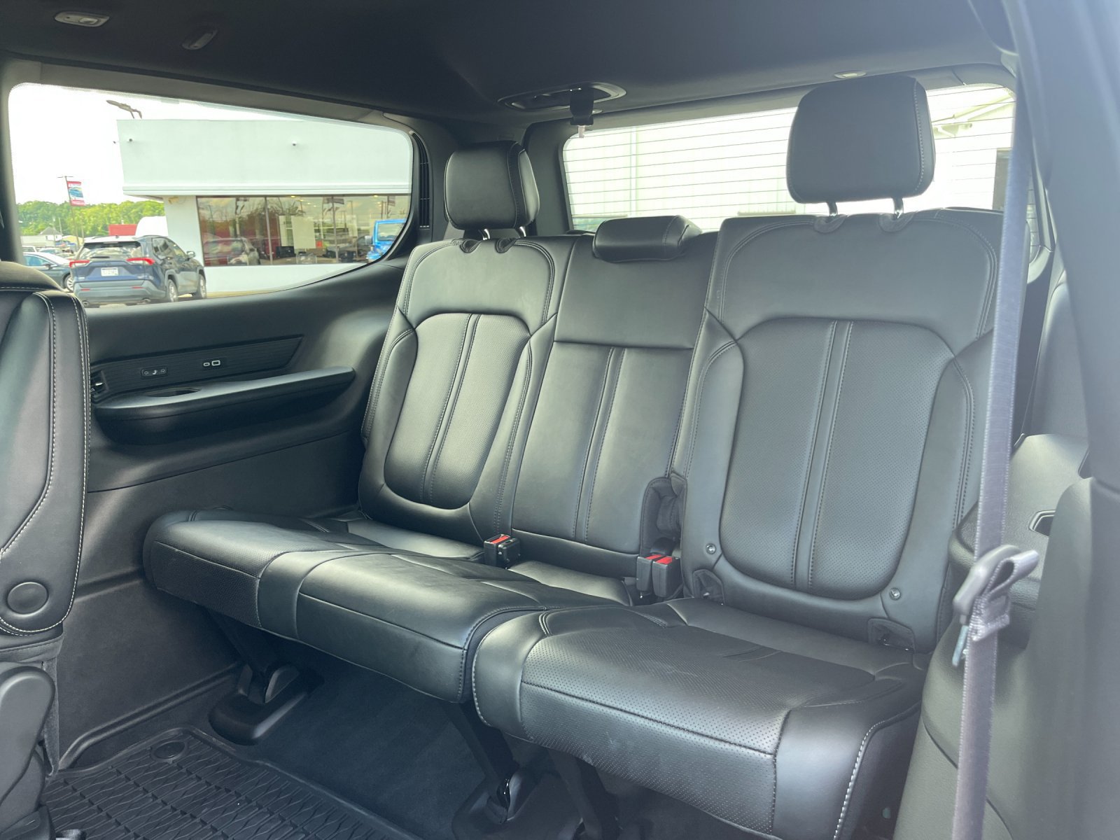 Used 2026 Jeep Grand Wagoneer Limited AWD/4WD image 17
