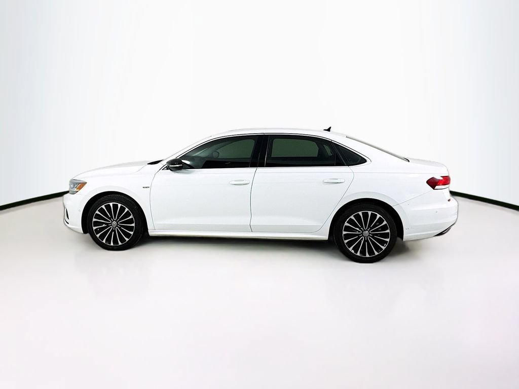 Used 2022 Volkswagen Passat 2.0T FWD image 2