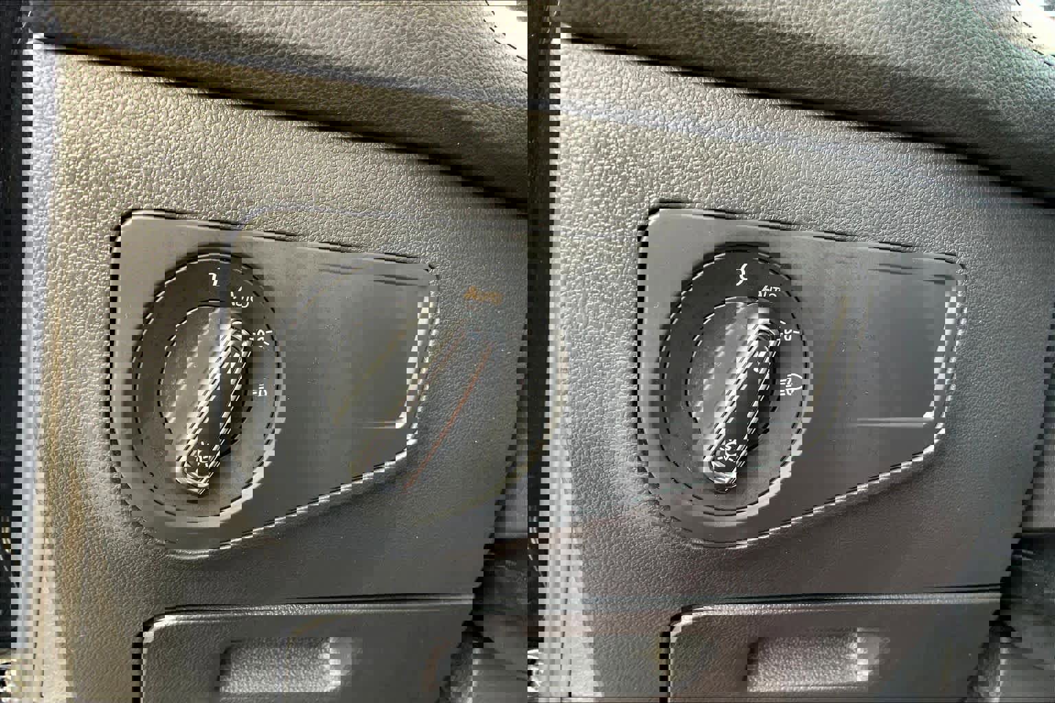 Used 2024 Volkswagen Tiguan SE image 32