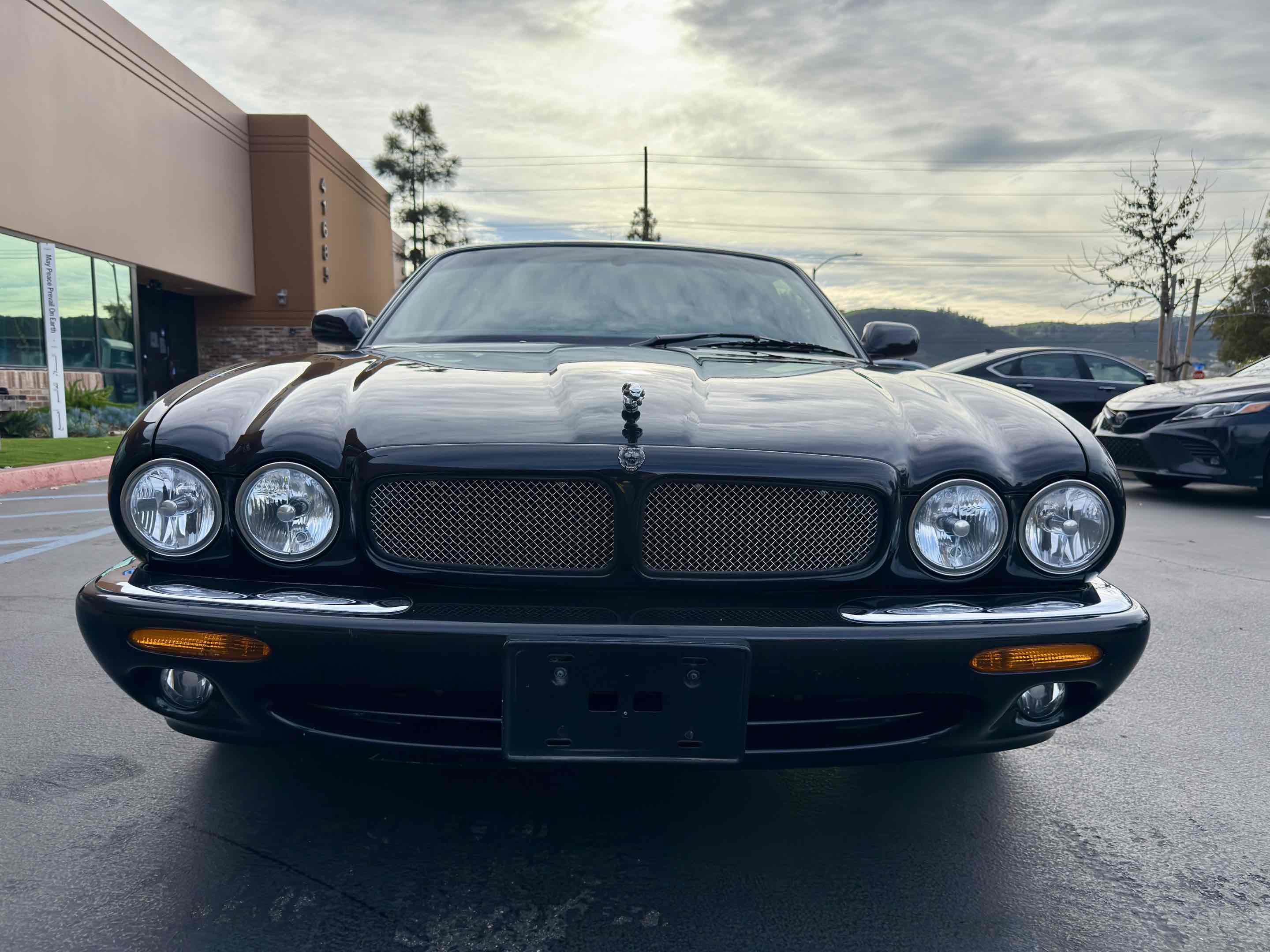 Used 2002 Jaguar XJ8 image 9