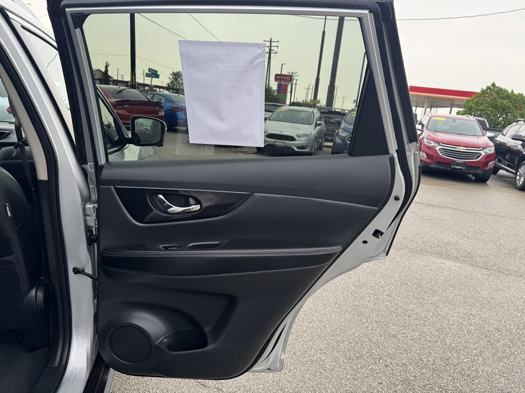 Used 2018 Nissan Rogue SL FWD image 25