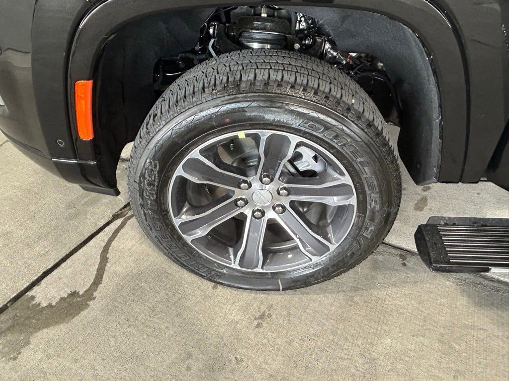 Used 2024 Jeep Grand Wagoneer L 4WD w/ HD Trailer Tow Package image 22