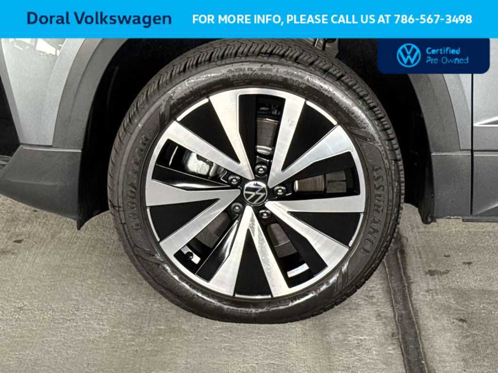 Certified 2024 Volkswagen Taos SE FWD image 11