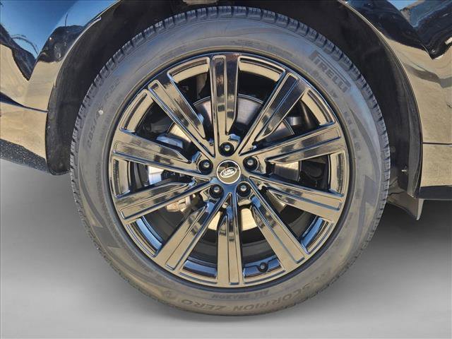 Used 2025 Land Rover Range Rover SE AWD/4WD image 25