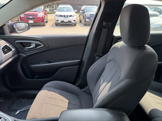 Used 2015 Chrysler 200 Limited image 12