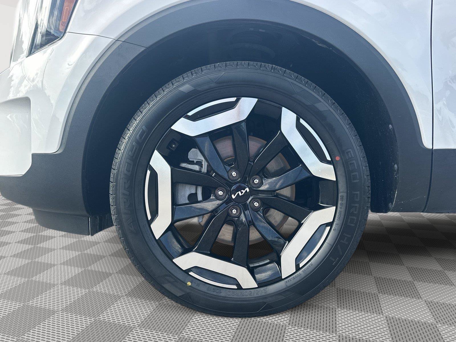 Used 2024 Kia Telluride EX w/ EX Captain's Chair Package FWD image 26