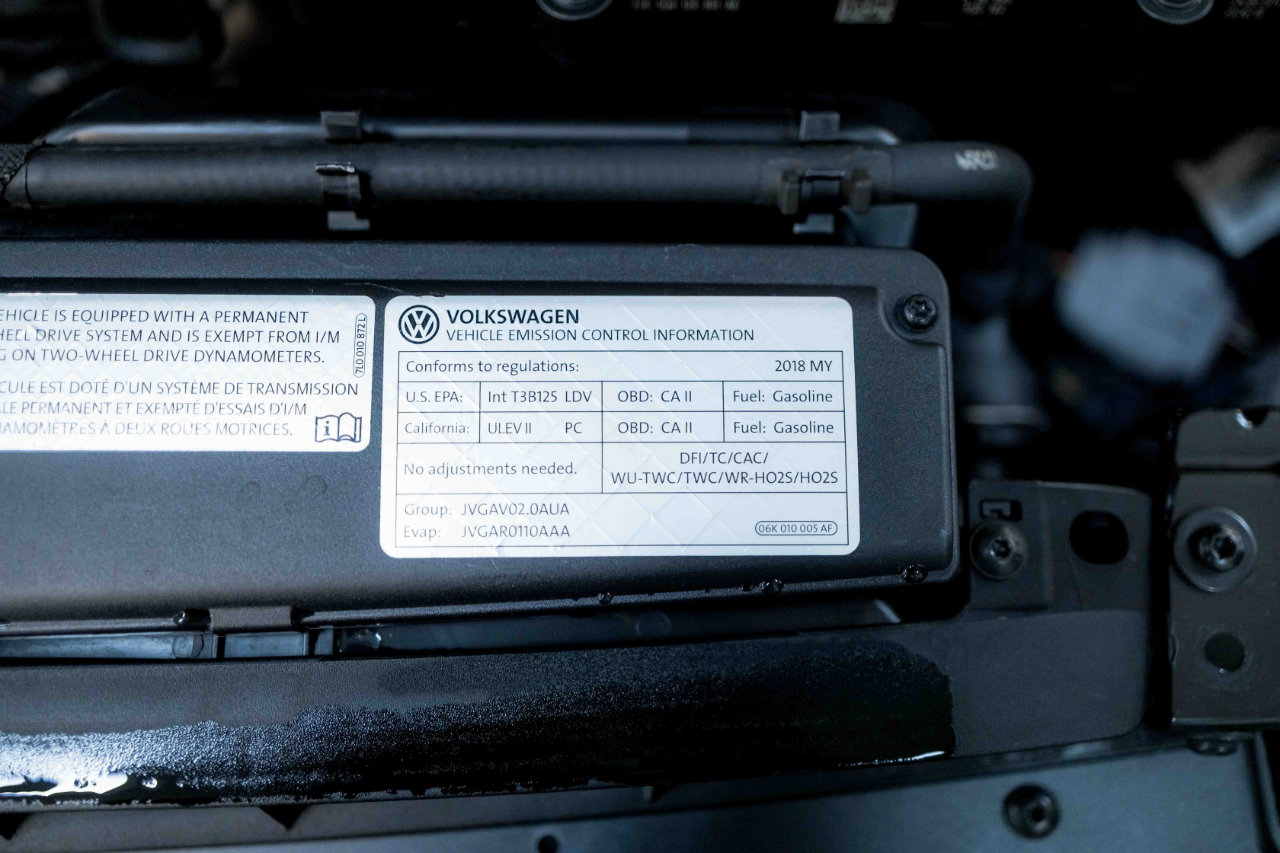 Used 2018 Volkswagen Golf R DCS and Navigation 7A image 87