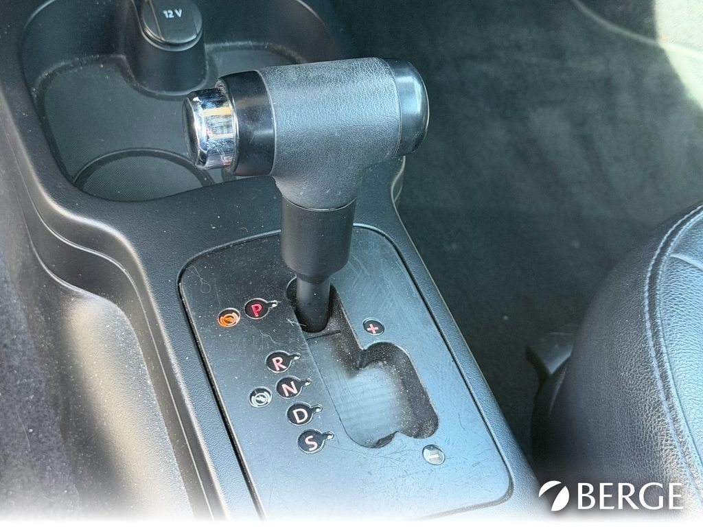 Used 2010 Volkswagen Beetle Final Edition FWD image 29