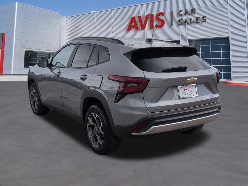 Used 2025 Chevrolet Trax LT w/ LT Convenience Package FWD image 9