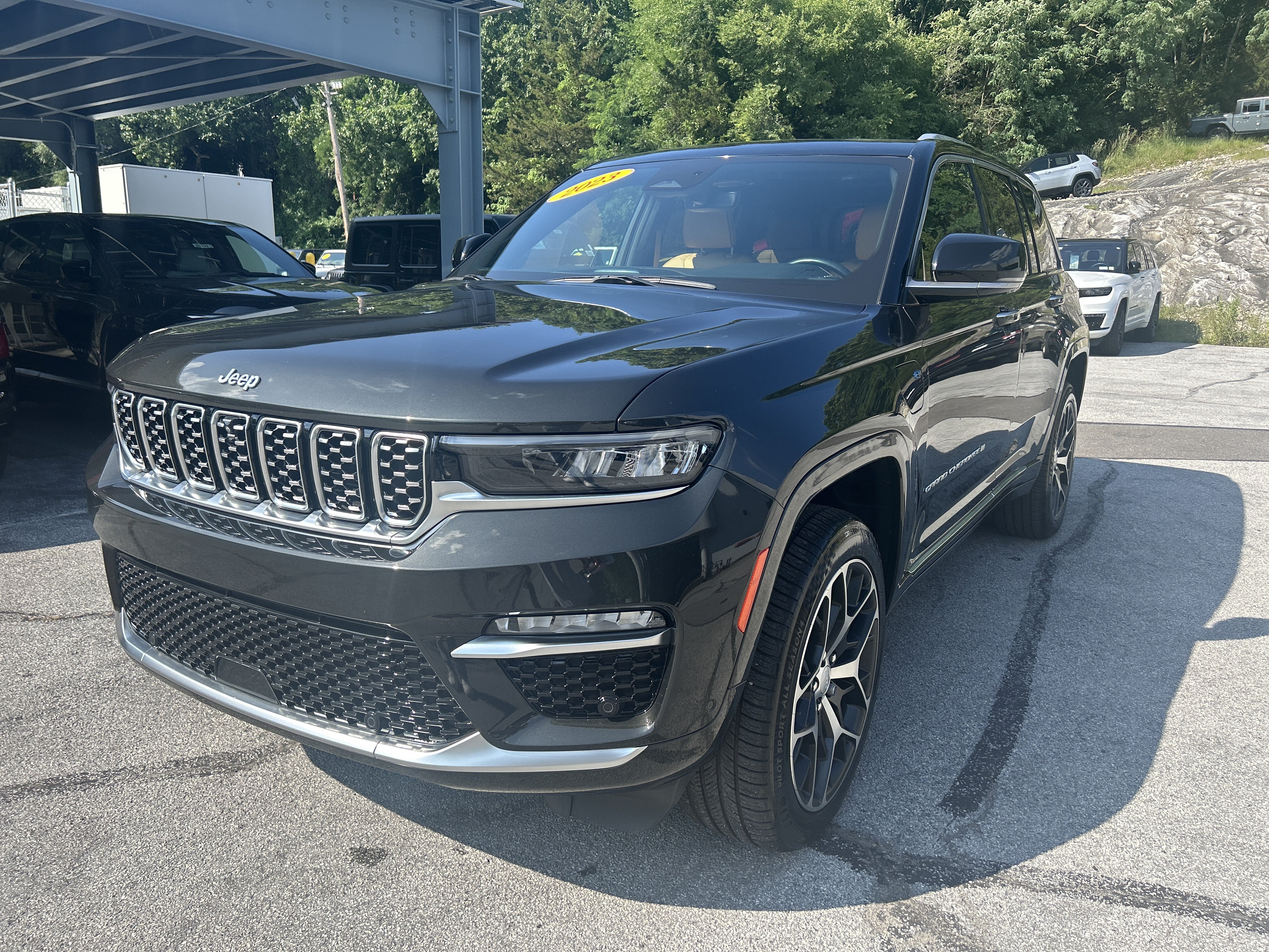Certified 2023 Jeep Grand Cherokee Summit AWD/4WD image 2