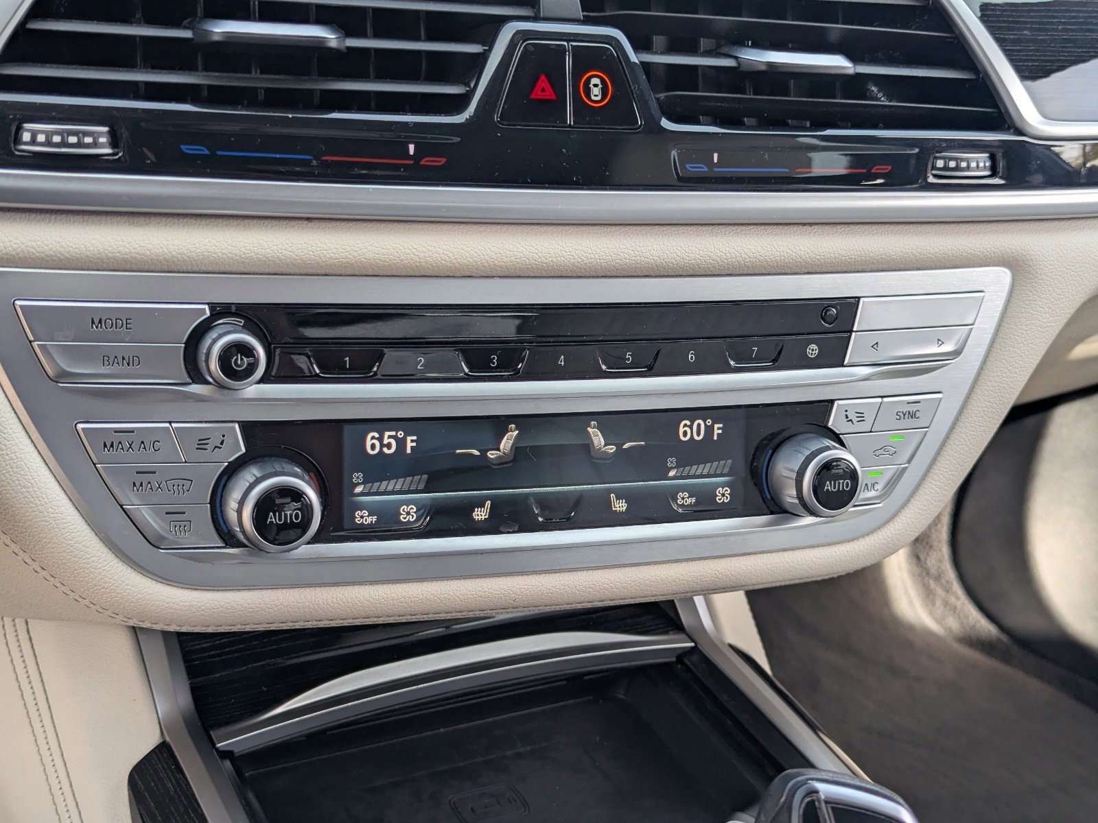 Used 2021 BMW 740i w/ M Sport Package image 29