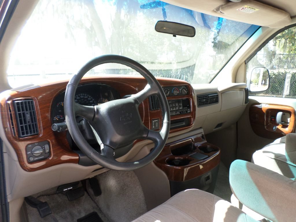 Used 2000 Chevrolet Express 1500 RWD image 15