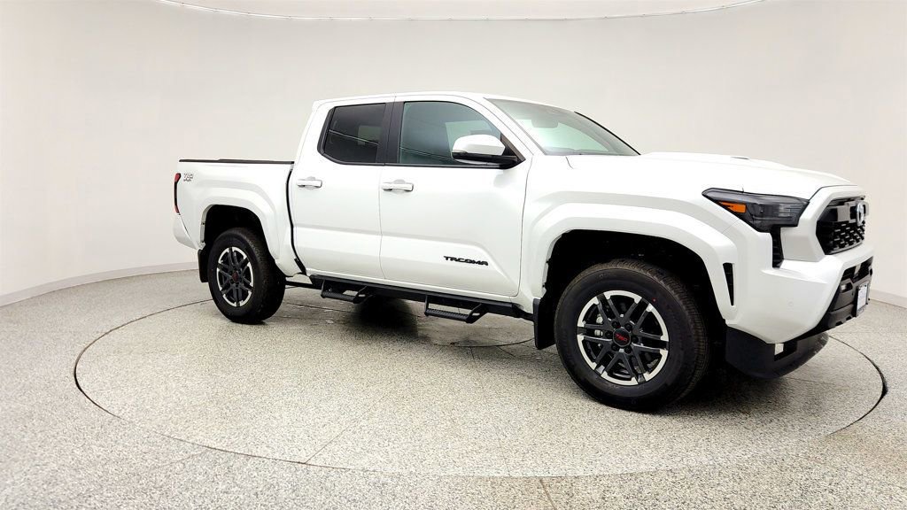Used 2025 Toyota Tacoma TRD Sport w/ TRD Sport Upgrade Package AWD/4WD image 3