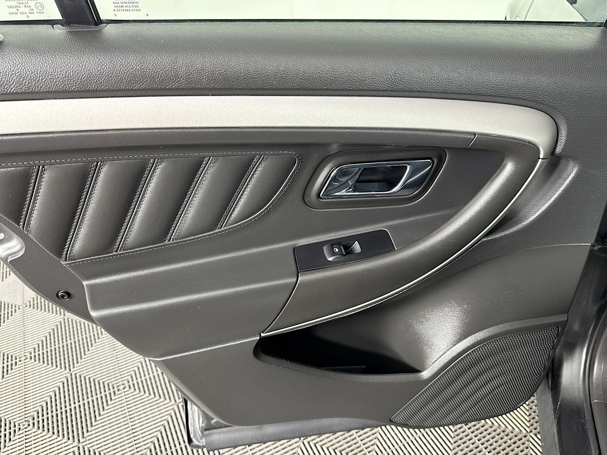 Used 2018 Ford Taurus SEL image 24