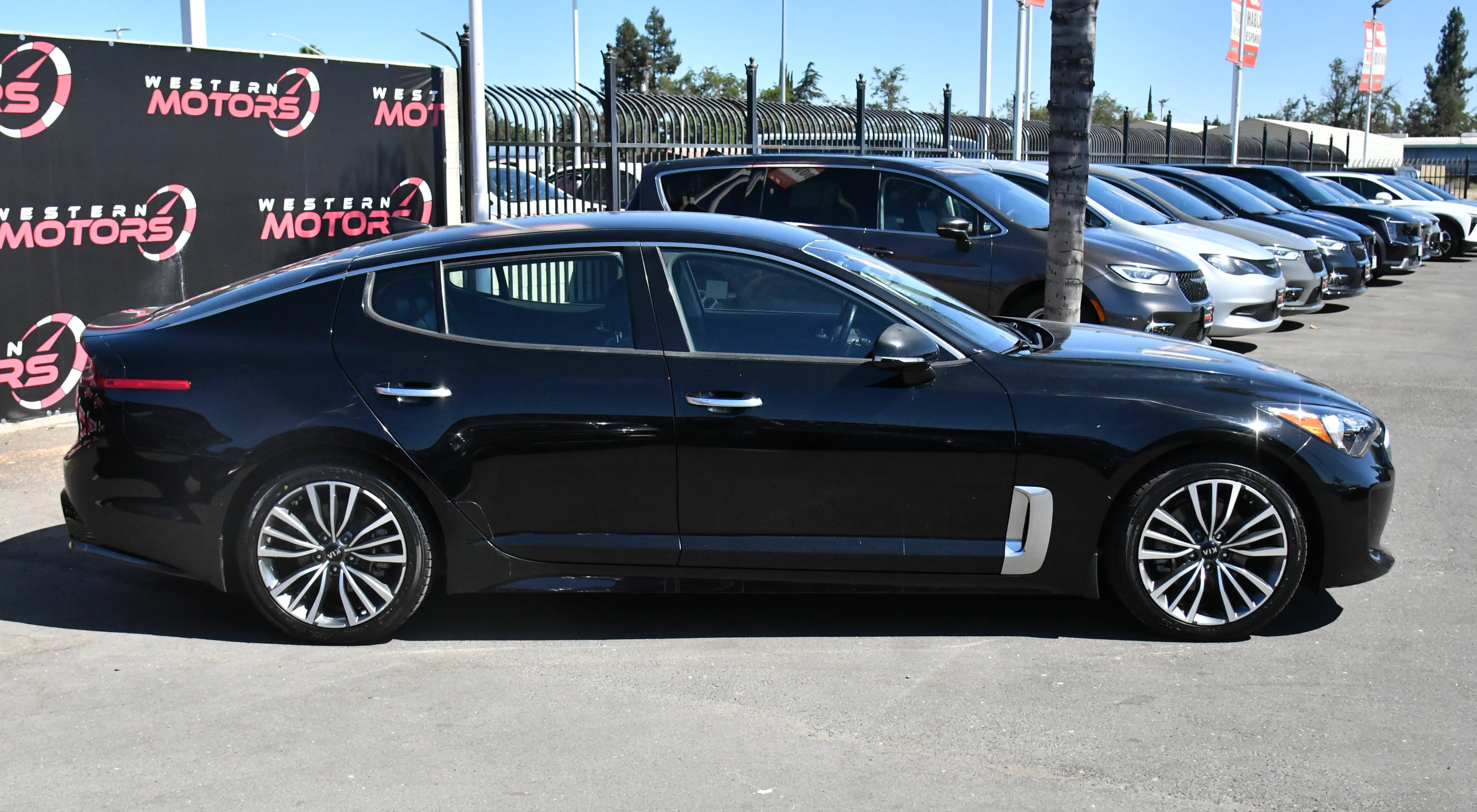 Used 2019 Kia Stinger RWD image 9