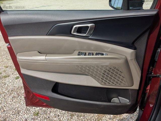 Used 2025 Kia Carnival FWD image 11