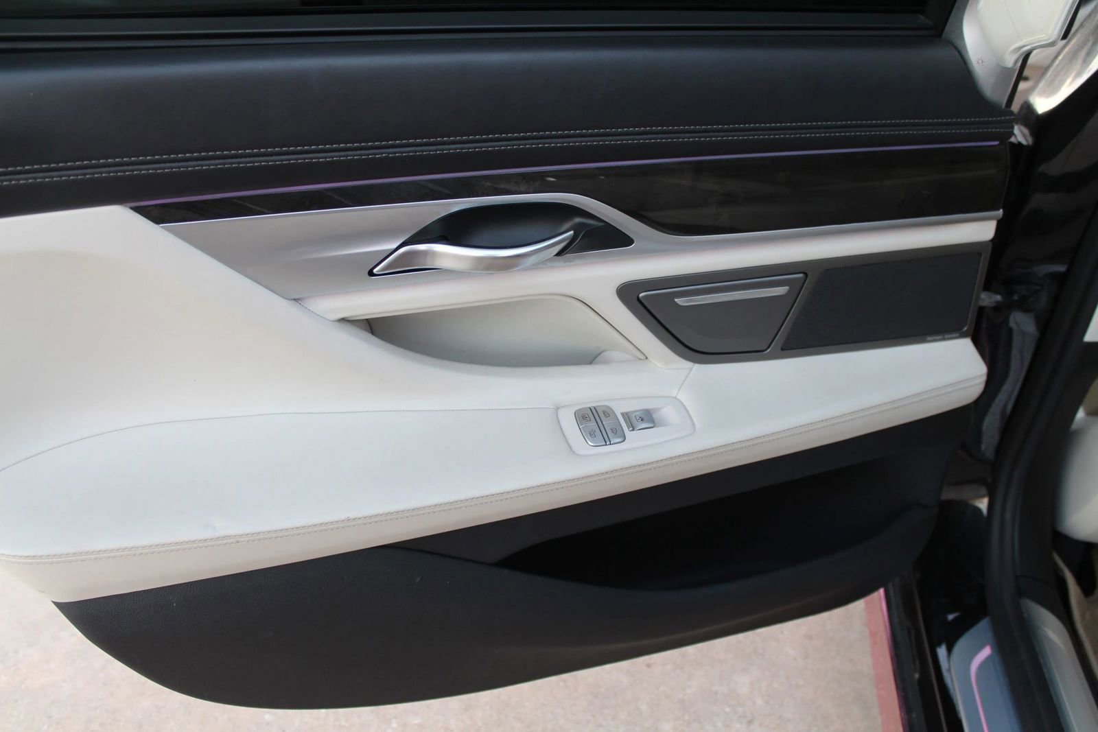 Used 2018 BMW 750i image 28