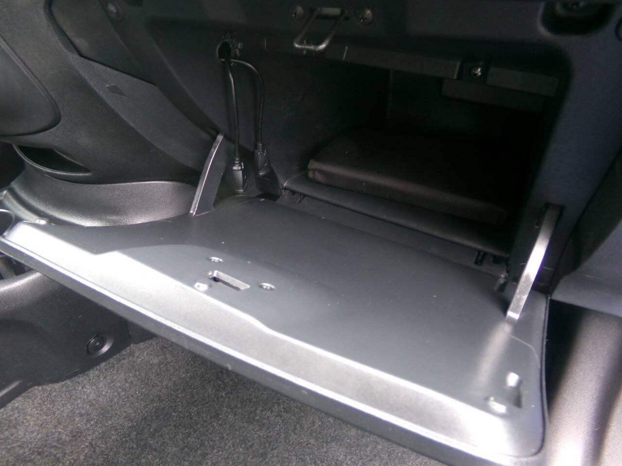 Used 2015 Nissan Versa Note SV FWD image 12