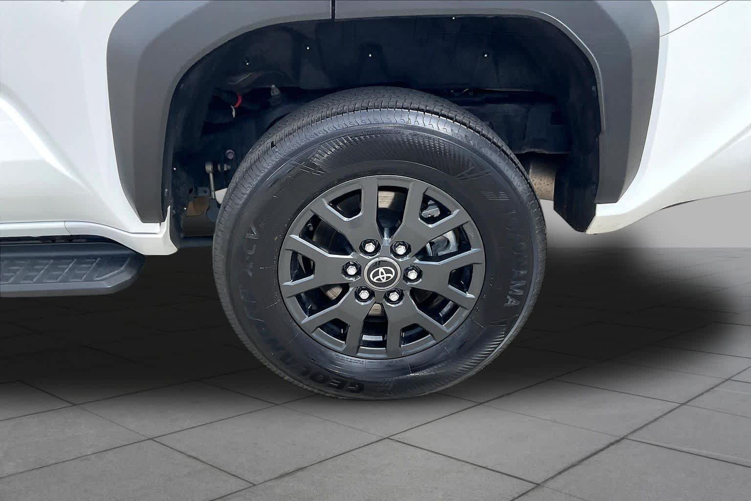Used 2025 Toyota 4Runner SR5 AWD/4WD image 11