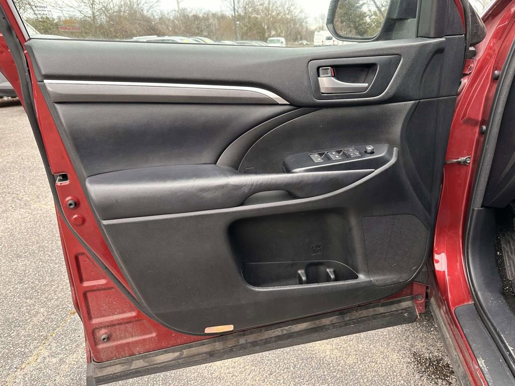 Used 2018 Toyota Highlander SE AWD/4WD image 8