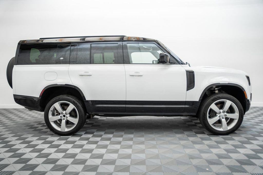 Used 2023 Land Rover Defender 130 X-Dynamic SE image 4