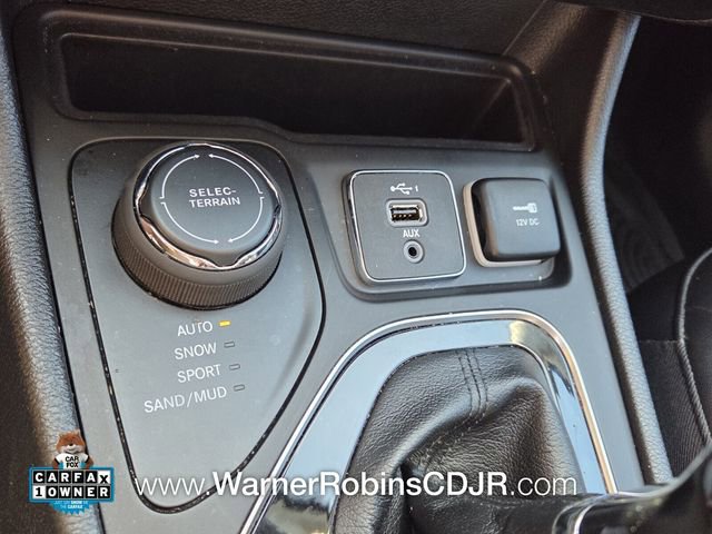 Used 2021 Jeep Cherokee Latitude Plus AWD/4WD image 23