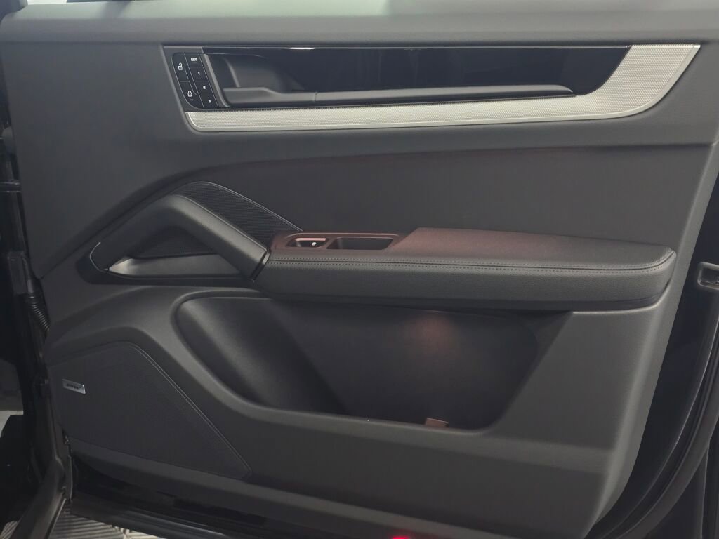 New 2026 Porsche Cayenne AWD/4WD image 28