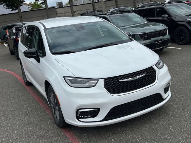 Used 2024 Chrysler Pacifica Limited FWD image 5